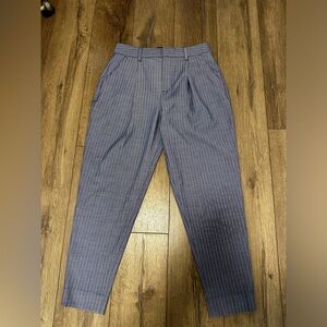 BANANA REPUBLIC
HIGH-RISE TAPERED